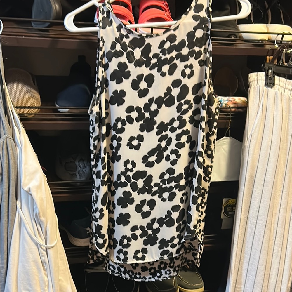 Floral Black and White Sleeveless Blouse